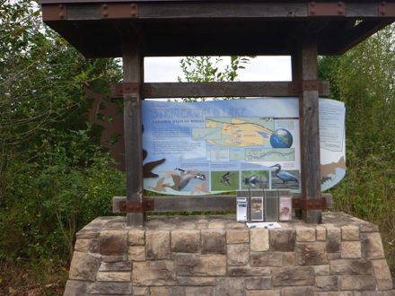 Kiosk at trail entrance – refuge and wildlife information – maps and brochures